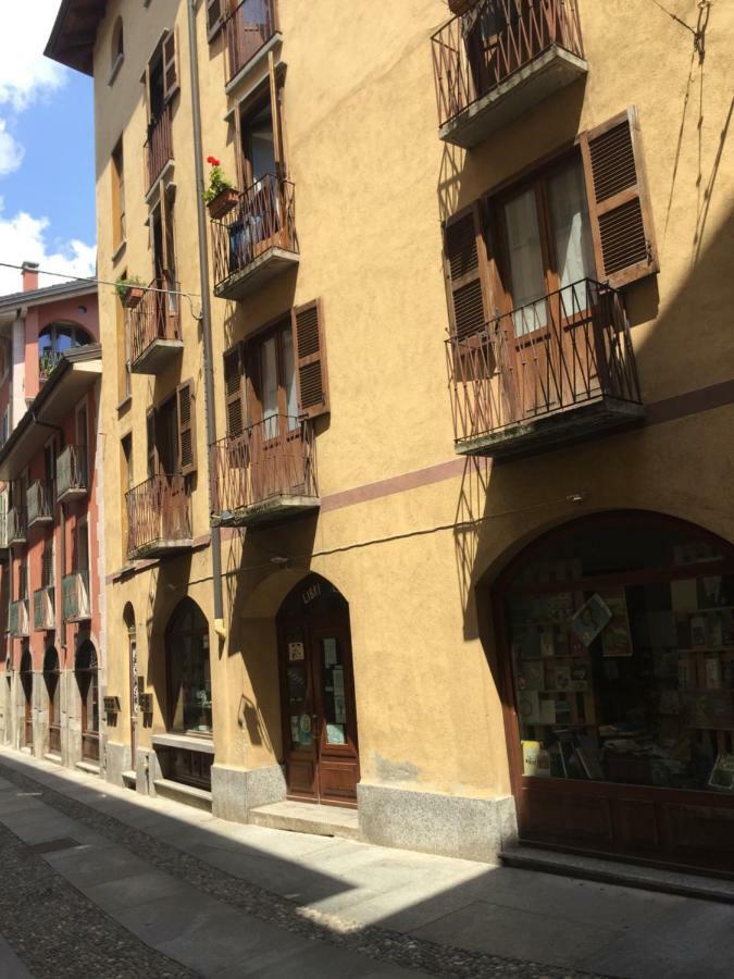 Casa Nel Centro Storico Apartamento Varallo Exterior foto